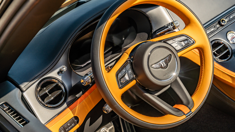 เบนท์ลีย์ แบงค็อก เผยภาพ ‘ombré By Mulliner’ คอลเลกชันแรกกับการผสมผสาน 3 คู่สีพิเศษ พร้อมปรับราคาออปชัน รับภาษีใหม่