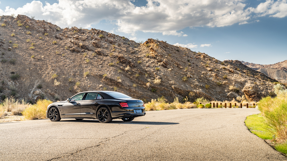 เบนท์ลีย์ แบงค็อก เผยภาพ ‘ombré By Mulliner’ คอลเลกชันแรกกับการผสมผสาน 3 คู่สีพิเศษ พร้อมปรับราคาออปชัน รับภาษีใหม่