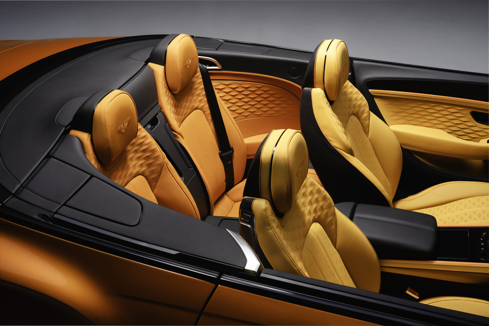 เบนท์ลีย์ แบงค็อก เผยภาพ ‘ombré By Mulliner’ คอลเลกชันแรกกับการผสมผสาน 3 คู่สีพิเศษ พร้อมปรับราคาออปชัน รับภาษีใหม่