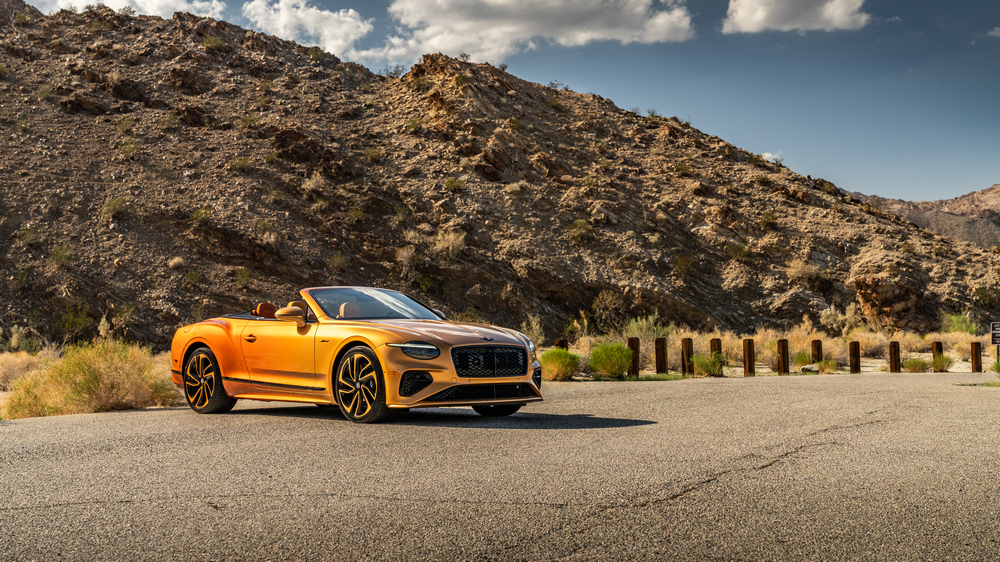 เบนท์ลีย์ แบงค็อก เผยภาพ ‘ombré By Mulliner’ คอลเลกชันแรกกับการผสมผสาน 3 คู่สีพิเศษ พร้อมปรับราคาออปชัน รับภาษีใหม่