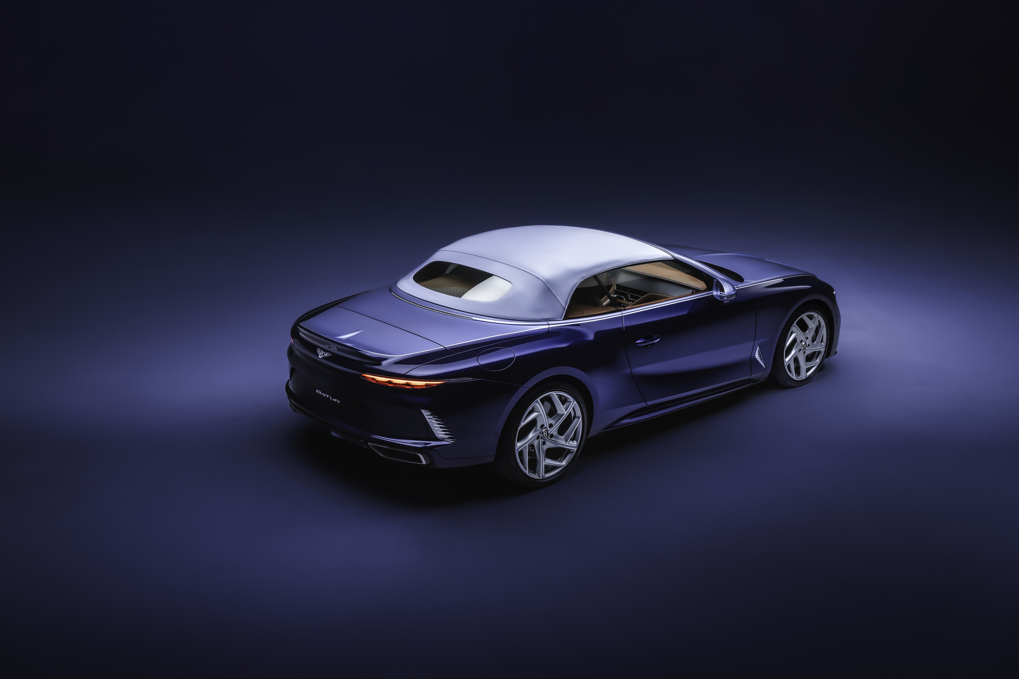 เบนท์ลีย์ มอเตอร์ส เผยภาพ ‘batur Convertible’ กับ 4 เทคนิคการออกแบบเฉพาะ ‘ครั้งแรก’ โดยลูกค้า