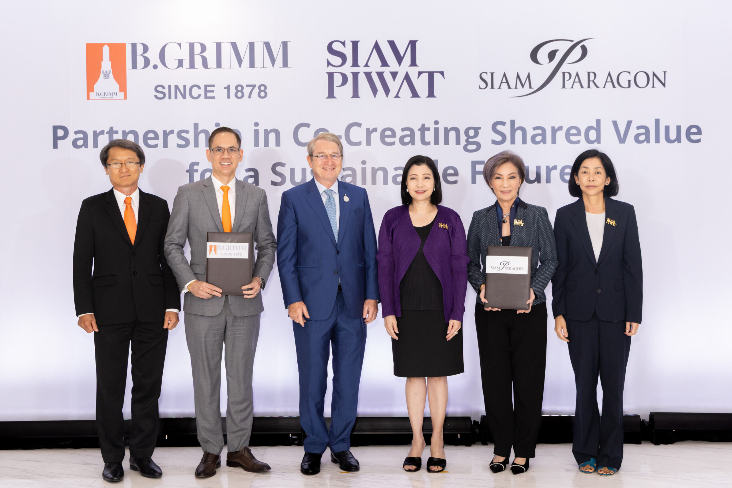 บริษัทบี. กริม ผนึกสยามพิวรรธน์ เดินหน้าความร่วมมือเชิงกลยุทธ์หลายมิติ ติดตั้งโซลาร์รูฟท็อปสยามพารากอน ขับเคลื่อนสู่อนาคตพลังงานสะอาด