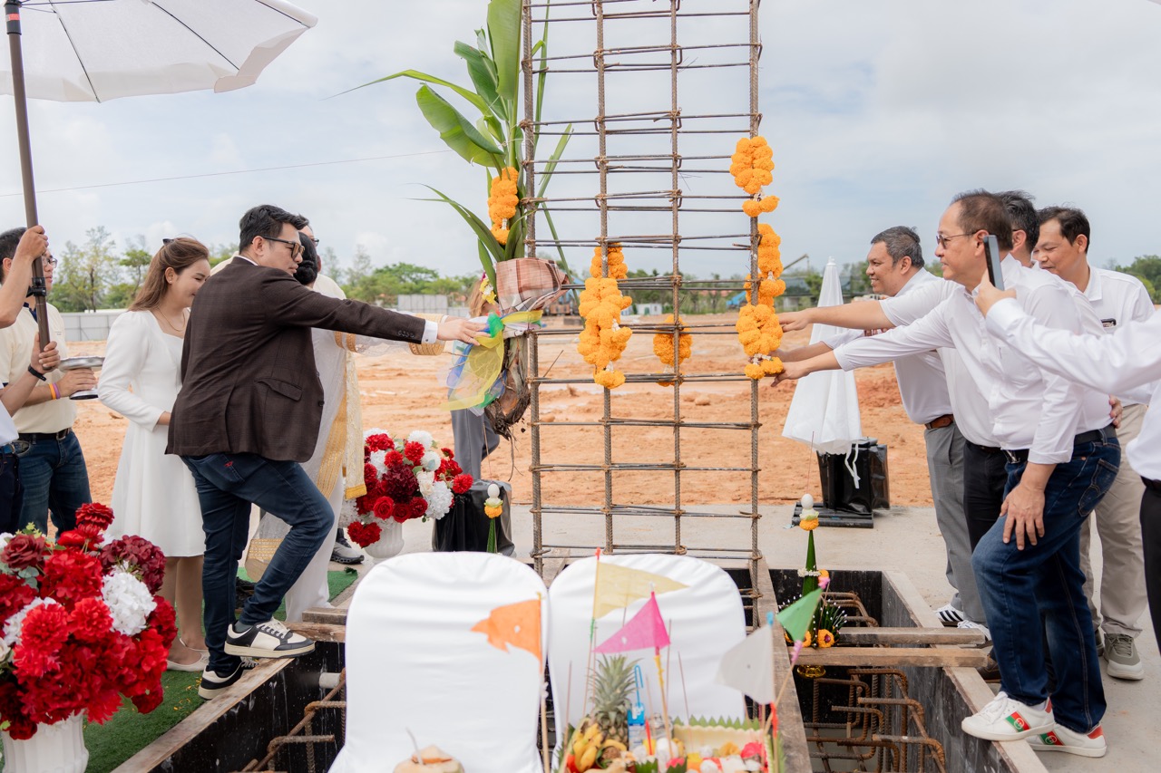 “โบทานิก้า ลักซูรี่ วิลล่า” จัดพิธีลงเสาเข็มเอกมงคลฤกษ์ “hythe By Botanica” คอนโดมิเนียมระดับ อัลตราลักชัวรีแห่งแรกในคอนเซปต์ Vertical Villa บนเกาะภูเก็ต อัปเดตยอดขายกว่า 50%