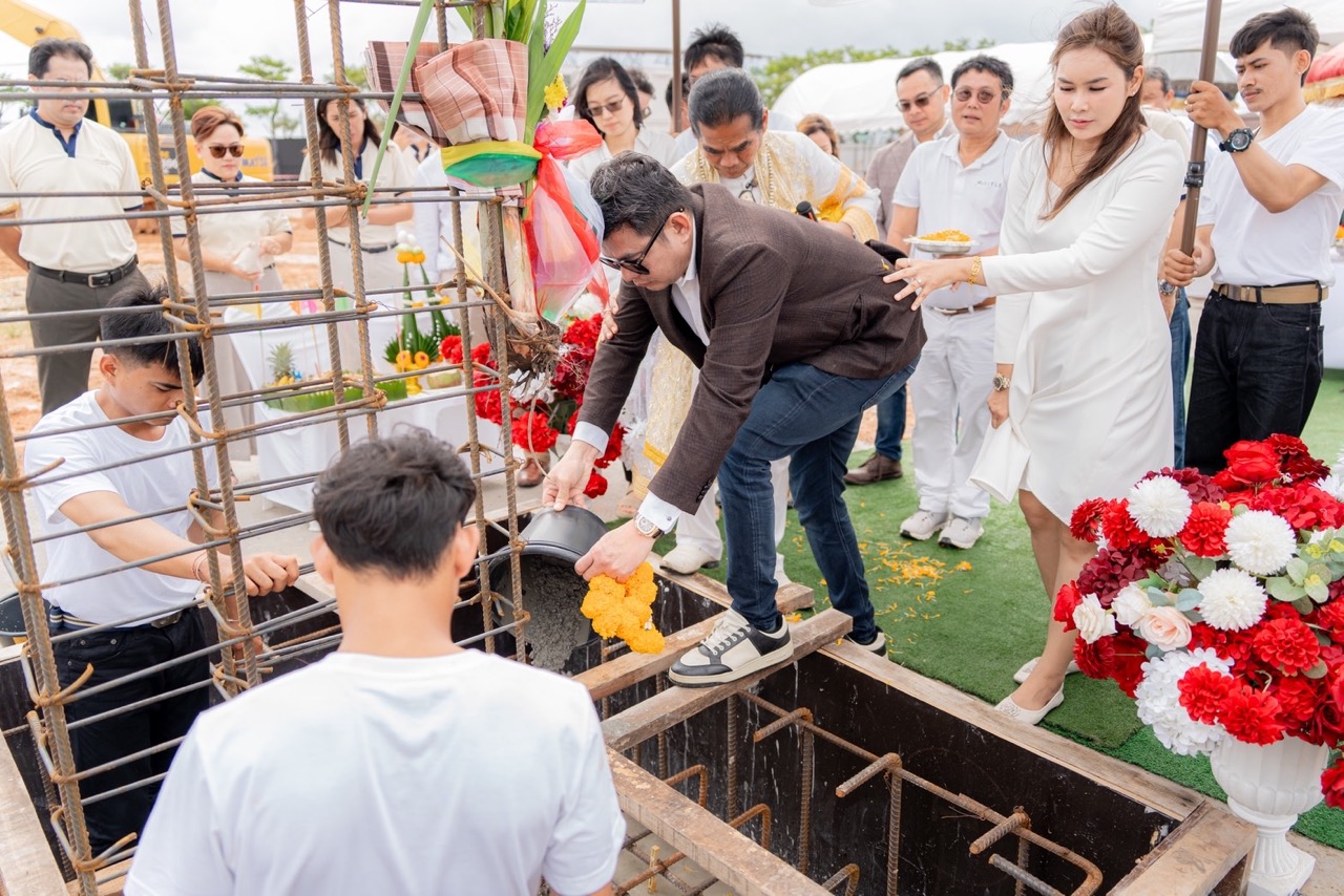 “โบทานิก้า ลักซูรี่ วิลล่า” จัดพิธีลงเสาเข็มเอกมงคลฤกษ์ “hythe By Botanica” คอนโดมิเนียมระดับ อัลตราลักชัวรีแห่งแรกในคอนเซปต์ Vertical Villa บนเกาะภูเก็ต อัปเดตยอดขายกว่า 50%