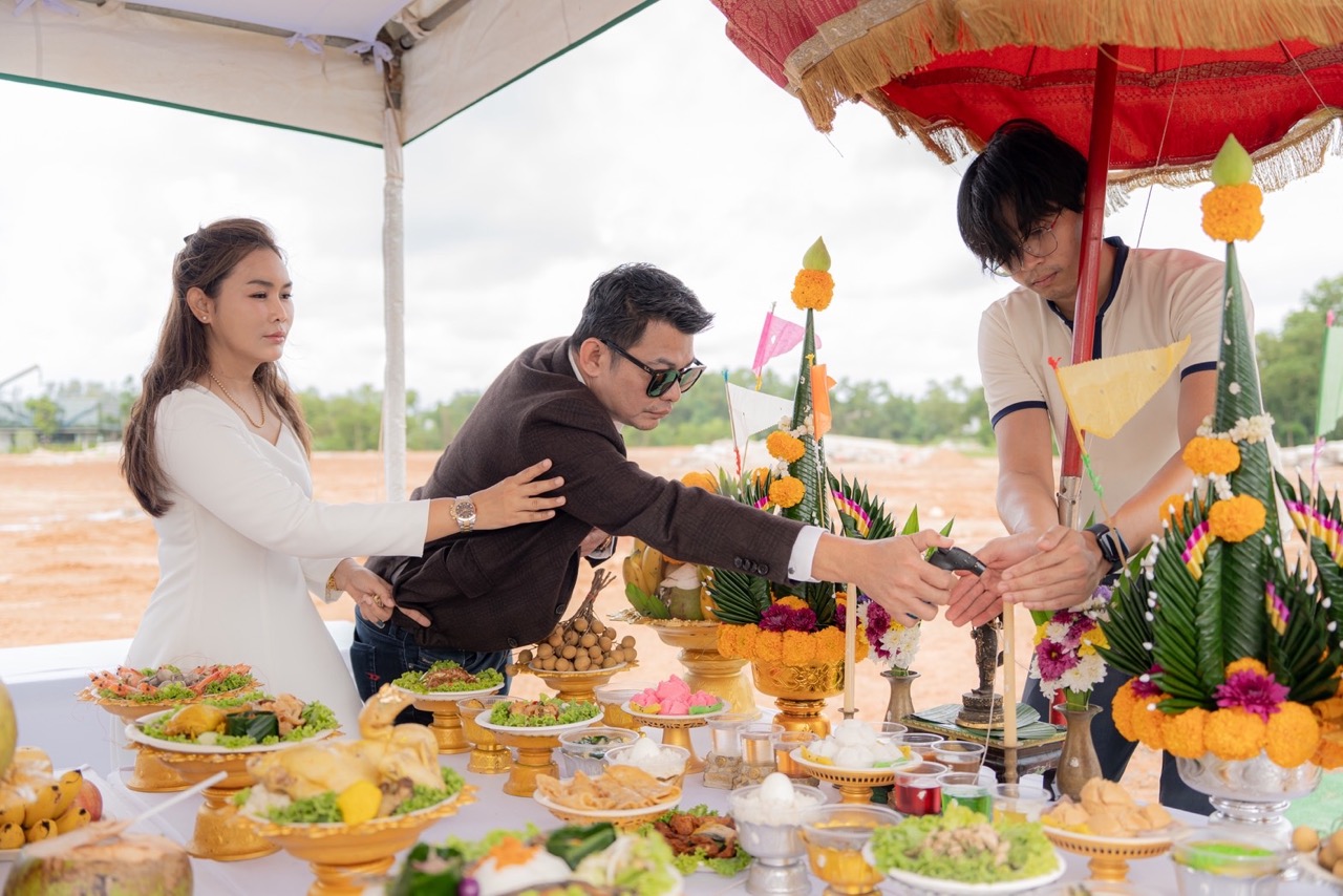 “โบทานิก้า ลักซูรี่ วิลล่า” จัดพิธีลงเสาเข็มเอกมงคลฤกษ์ “hythe By Botanica” คอนโดมิเนียมระดับ อัลตราลักชัวรีแห่งแรกในคอนเซปต์ Vertical Villa บนเกาะภูเก็ต อัปเดตยอดขายกว่า 50%