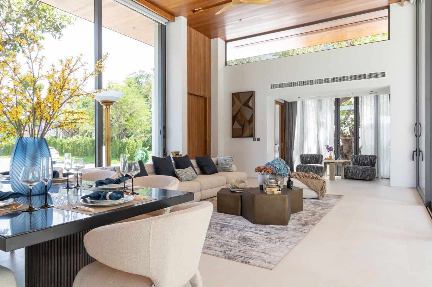 เผยโฉมครั้งแรก! พูลวิลล่าหรูใจกลางหาดกมลา จากโครงการ Botanica Montazure บนสุดยอดทำเล วิวทะเลพร้อมโอบล้อมด้วยขุนเขา ภายในอาณาจักรมิกซ์ยูสระดับซูเปอร์ไฮเอนด์ “มอนท์เอซัวร์” หาดกมลา ภูเก็ต