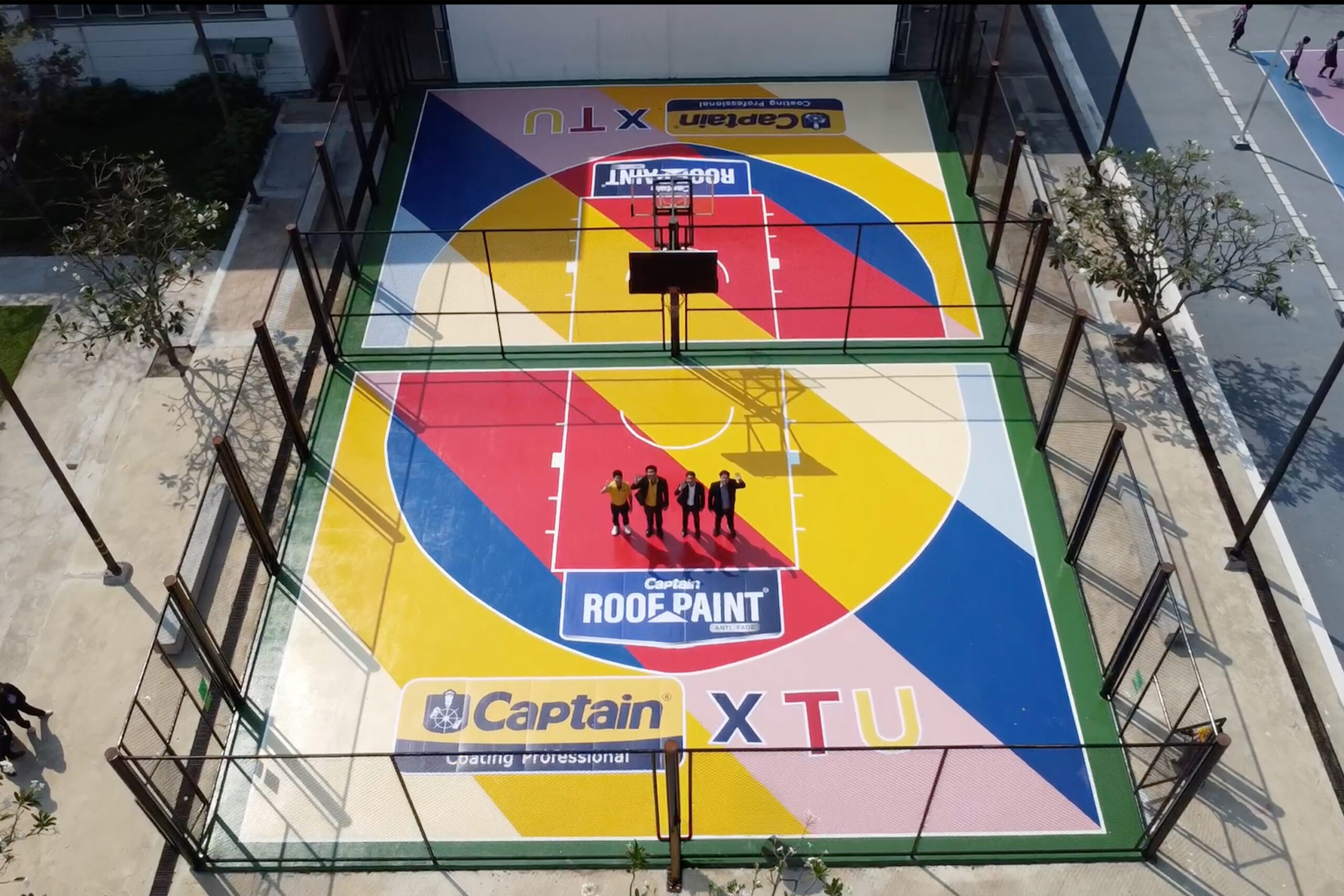 สีกัปตันปรับโฉมพื้นสนามบาส ม.ธรรมศาสตร์ ด้วย Captain Roof Paint Anti Fade สร้างพื้นสนามกีฬาสีสดสวย ทนทาน ในโครงการ Csr “captain Colorful Flooring 2026”