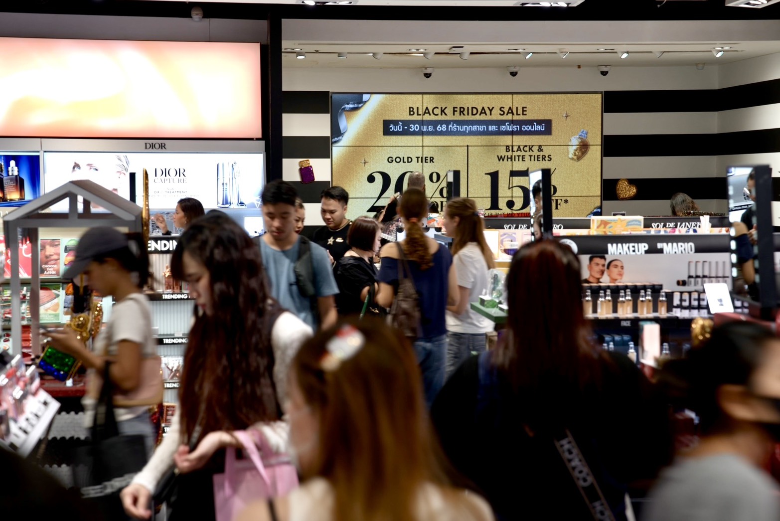 “black Friday ช้อปติดสปีดที่เซ็นทรัล” วันแรกคึกคักทั่วไทย ลดทั้งศูนย์สูงสุด 90% ดีลแรงสุดปี ถึง 1 ธ.ค. 2568