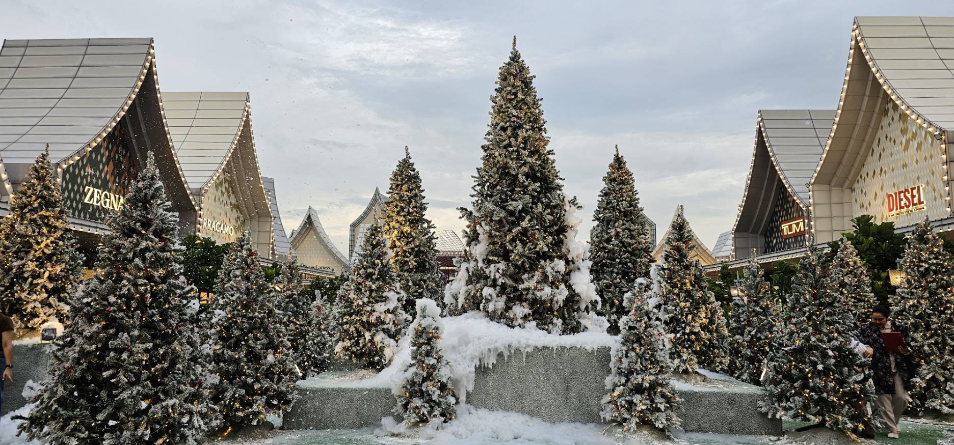 เปิดพิกัดความสุข The Magical Stars อาณาจักรคริสต์มาสธีมดิสนีย์สุดอบอุ่น เช็กอินหิมะตก–ฟีลเทพนิยาย ที่ศูนย์การค้าเซ็นทรัลทั่วประเทศ