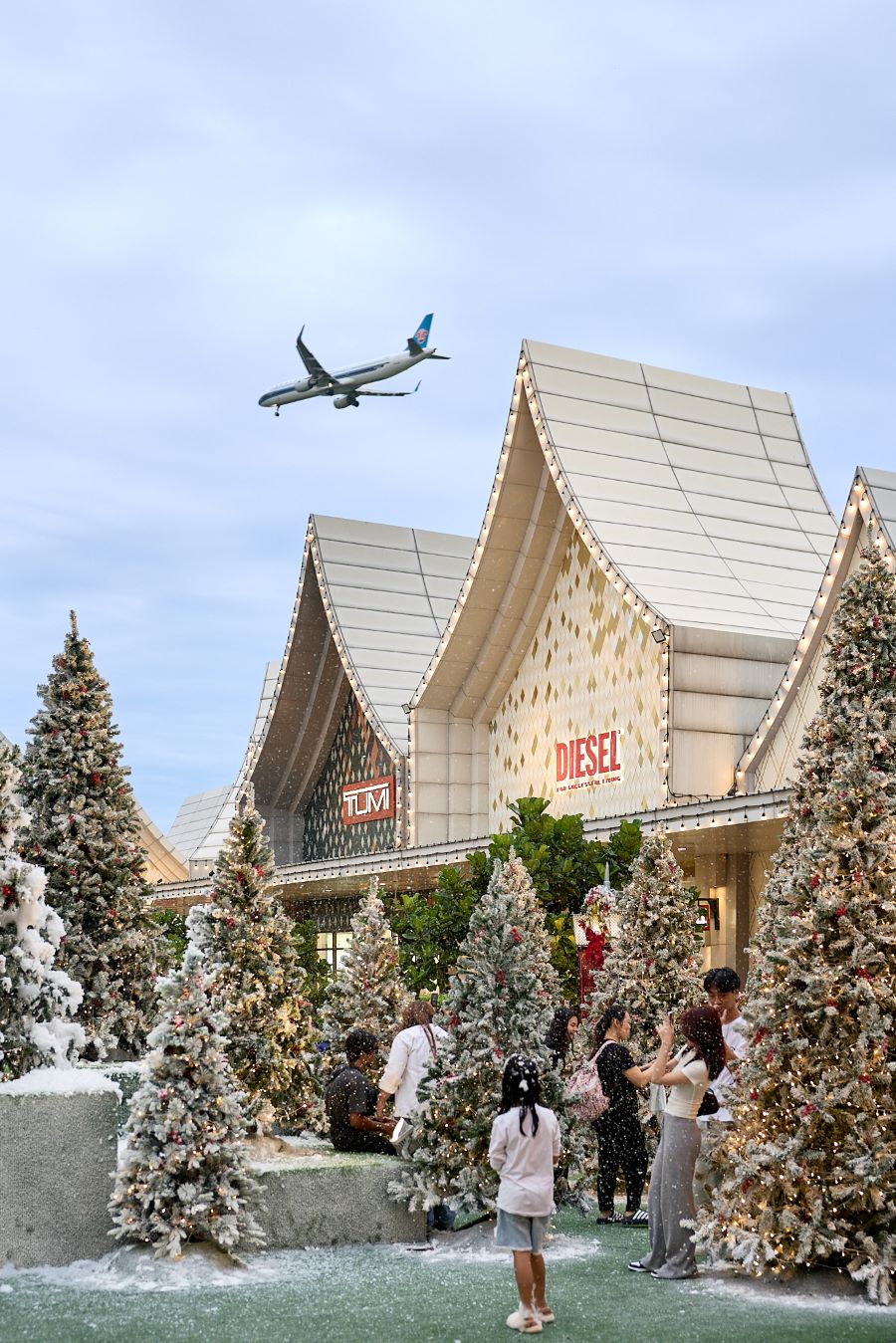 เซ็นทรัล วิลเลจ ยกระดับประสบการณ์ Luxury Outlet เปิดเฟสใหม่ ‘green Courtyard’ รองรับไลฟ์สไตล์เจนใหม่ พร้อมดันศักยภาพกำลังซื้อโตต่อเนื่อง