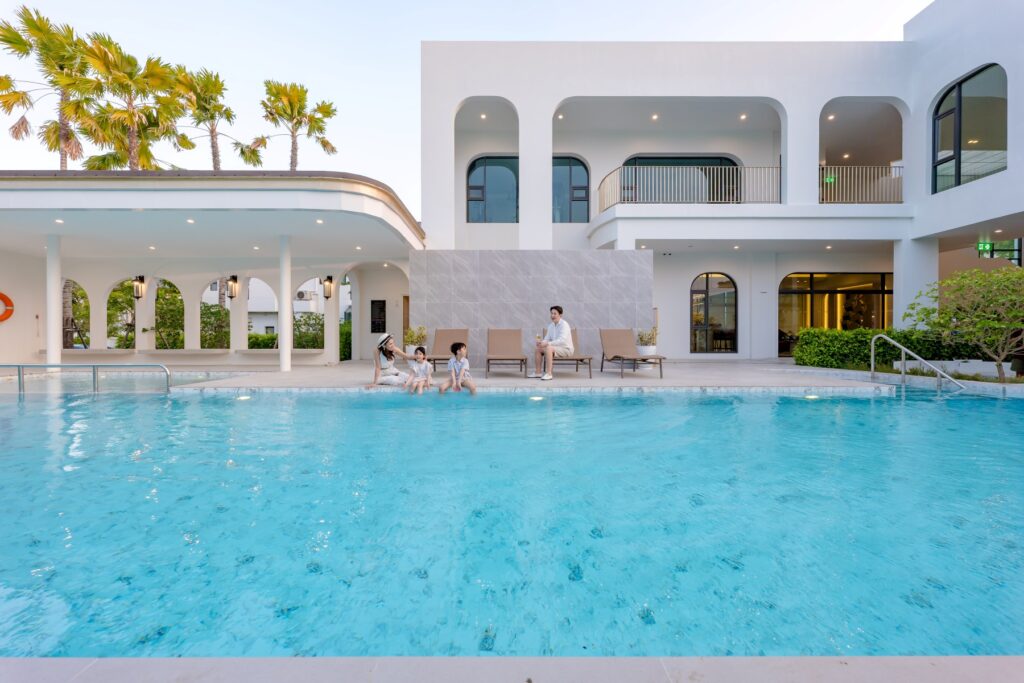 9. Baan Nirada Utthayan Aksa