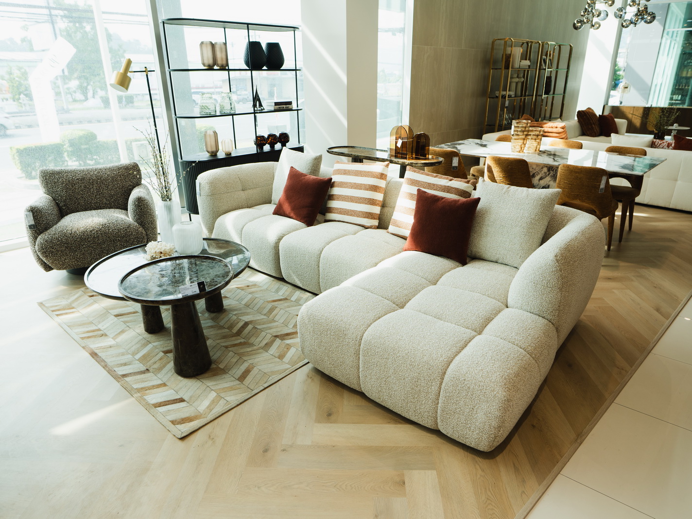 Design & Décor เปิดตัวอย่างเป็นทางการที่ภูเก็ต เจาะตลาดวิลล่าหรู สร้างนิยามใหม่ของงานออกแบบและตกแต่งภายในระดับพรีเมียม ภายใต้แนวคิด “crafted Design. Curated Living. Masterpiece Home.”