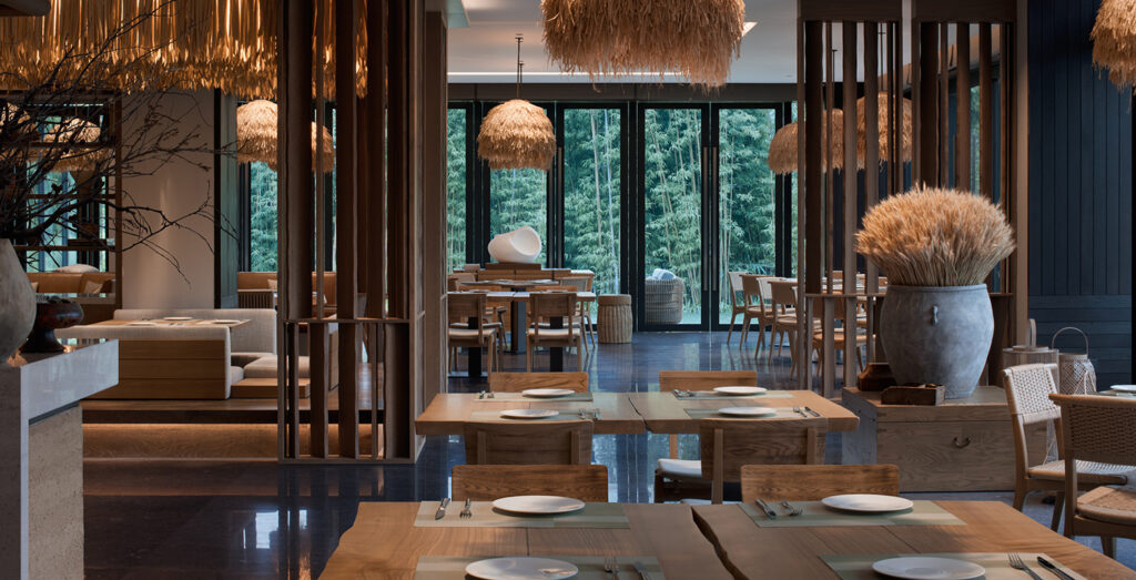 ‘กลุ่มดุสิตธานี’ เปิดตัวแบรนด์ใหม่ ‘ดุสิต โฮเทล’ เสริมพอร์ตโรงแรมระดับโลก รุกทำตลาดระดับอัปเปอร์อัปสเกล มั่นใจตอบโจทย์ความต้องการลูกค้าได้หลากหลาย เผยเปิดให้บริการแล้ว 3 แห่ง และอยู่ระหว่างพัฒนาอีก 1 แห่ง สะท้อนความแข็งแกร่งของแบรนด์ คาดภายใน 2 ปี เซ็นสัญญาเพิ่มอีก 8 แห่ง ทั้งในเมืองใหญ่และแหล่งท่องเที่ยว