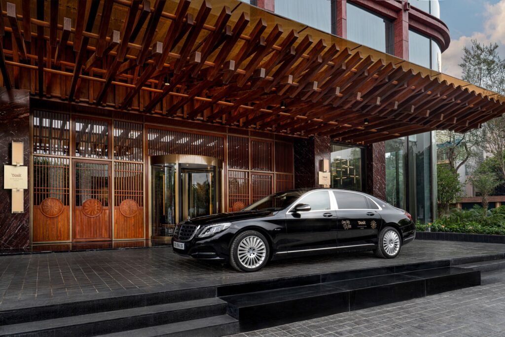 ‘กลุ่มดุสิตธานี’ เปิดตัวแบรนด์ใหม่ ‘ดุสิต โฮเทล’ เสริมพอร์ตโรงแรมระดับโลก รุกทำตลาดระดับอัปเปอร์อัปสเกล มั่นใจตอบโจทย์ความต้องการลูกค้าได้หลากหลาย เผยเปิดให้บริการแล้ว 3 แห่ง และอยู่ระหว่างพัฒนาอีก 1 แห่ง สะท้อนความแข็งแกร่งของแบรนด์ คาดภายใน 2 ปี เซ็นสัญญาเพิ่มอีก 8 แห่ง ทั้งในเมืองใหญ่และแหล่งท่องเที่ยว