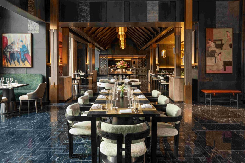 ‘กลุ่มดุสิตธานี’ เปิดตัวแบรนด์ใหม่ ‘ดุสิต โฮเทล’ เสริมพอร์ตโรงแรมระดับโลก รุกทำตลาดระดับอัปเปอร์อัปสเกล มั่นใจตอบโจทย์ความต้องการลูกค้าได้หลากหลาย เผยเปิดให้บริการแล้ว 3 แห่ง และอยู่ระหว่างพัฒนาอีก 1 แห่ง สะท้อนความแข็งแกร่งของแบรนด์ คาดภายใน 2 ปี เซ็นสัญญาเพิ่มอีก 8 แห่ง ทั้งในเมืองใหญ่และแหล่งท่องเที่ยว