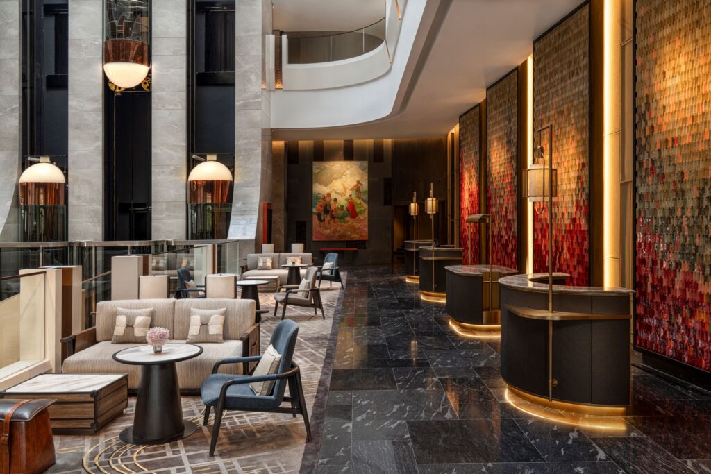 ‘กลุ่มดุสิตธานี’ เปิดตัวแบรนด์ใหม่ ‘ดุสิต โฮเทล’ เสริมพอร์ตโรงแรมระดับโลก รุกทำตลาดระดับอัปเปอร์อัปสเกล มั่นใจตอบโจทย์ความต้องการลูกค้าได้หลากหลาย เผยเปิดให้บริการแล้ว 3 แห่ง และอยู่ระหว่างพัฒนาอีก 1 แห่ง สะท้อนความแข็งแกร่งของแบรนด์ คาดภายใน 2 ปี เซ็นสัญญาเพิ่มอีก 8 แห่ง ทั้งในเมืองใหญ่และแหล่งท่องเที่ยว