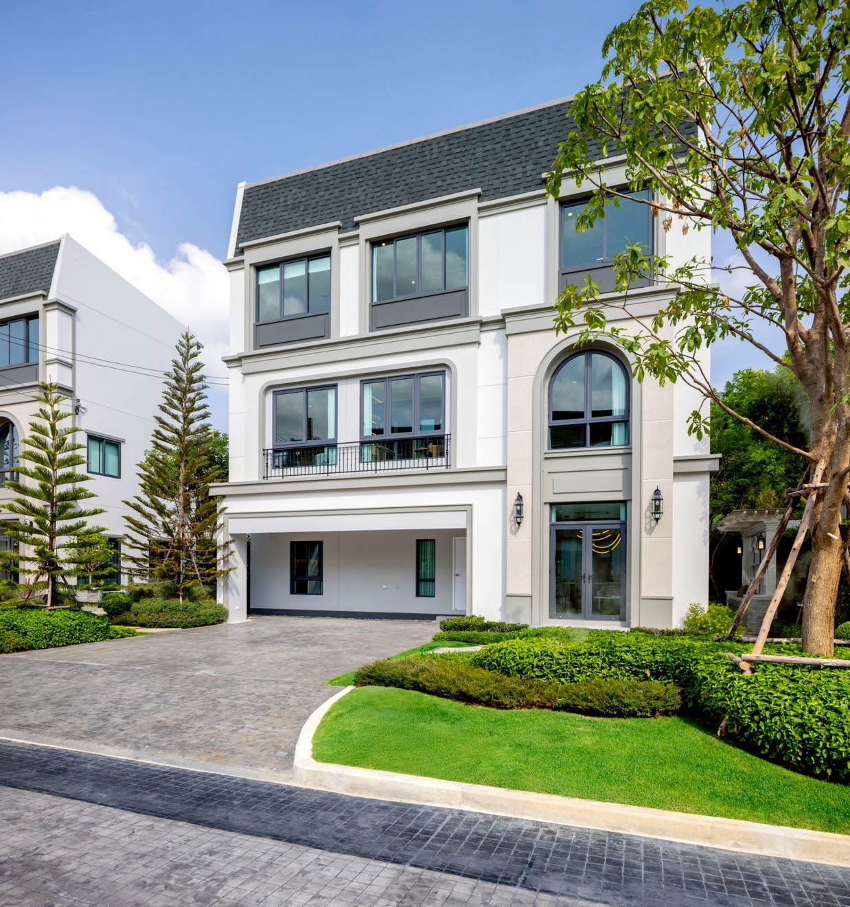 Gramour Sathorn บ้านที่ออกแบบเพื่อความยั่งยืน…และชีวิตที่เหนือกว่า “เพราะเราเชื่อว่า… บ้านที่ดี ควรดูแลได้ทั้งคุณ และโลกใบนี้”