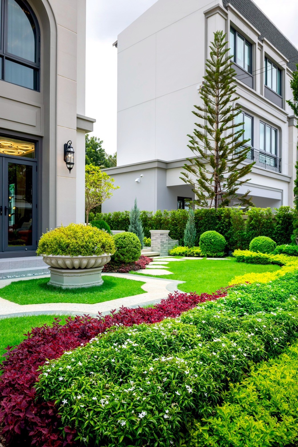 Gramour Sathorn บ้านที่ออกแบบเพื่อความยั่งยืน…และชีวิตที่เหนือกว่า “เพราะเราเชื่อว่า… บ้านที่ดี ควรดูแลได้ทั้งคุณ และโลกใบนี้”