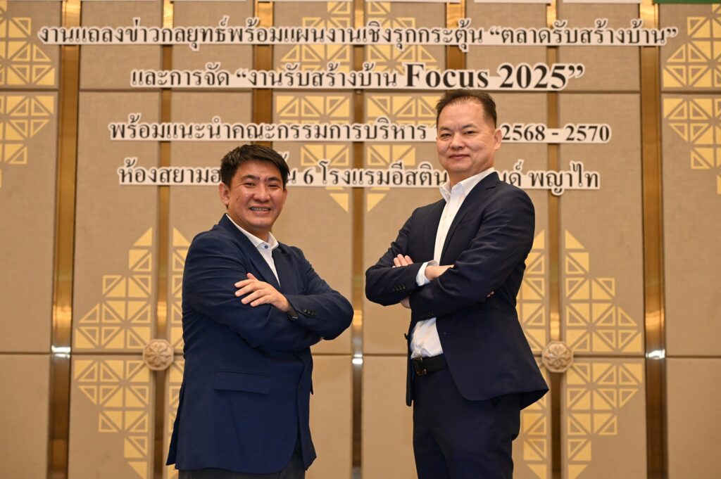 นายอนันต์กร อมรวาที นายกสมาคมและนายปริญญา ธนินถิรากุล อุปนายกฝ่ายกิจกรรมพิเศษ