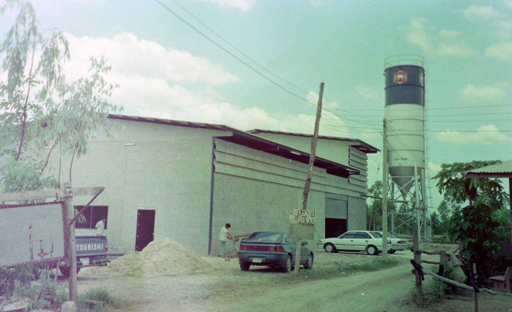 พาส่องดีเอ็นเอคน “จระเข้” แกะโค้ดความสำเร็จแบรนด์ก่อสร้างสัญชาติไทย จากกาวซีเมนต์ถุงแรกเมื่อ 33 ปีก่อน สู่โกลบอลแบรนด์ในวันนี้