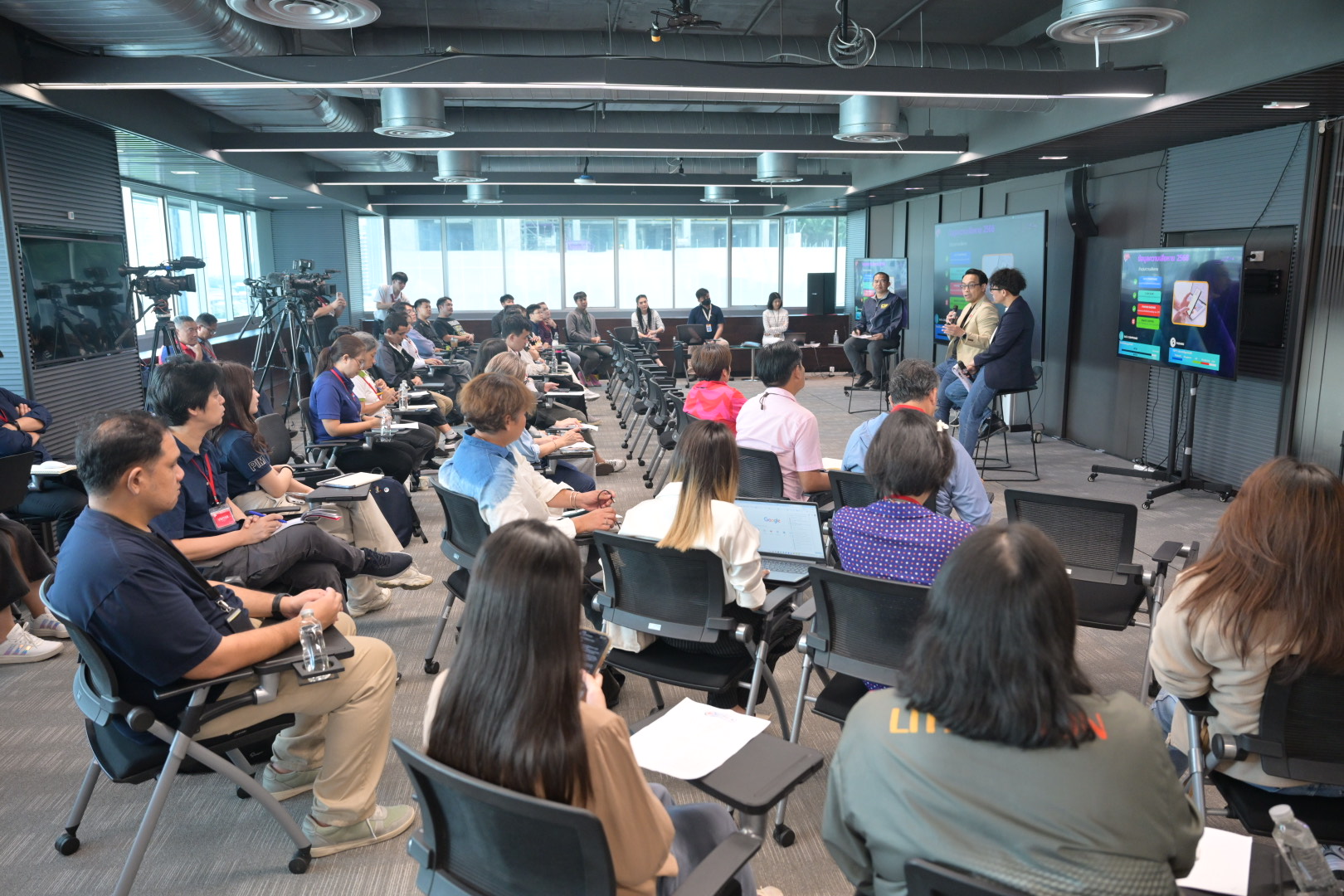 เคทีซีสนธิกำลังกองบังคับการปราบปรามฯ เปิดวงเสวนา “รู้ทันภัยไซเบอร์” รับมือความท้าทายยุค Ai