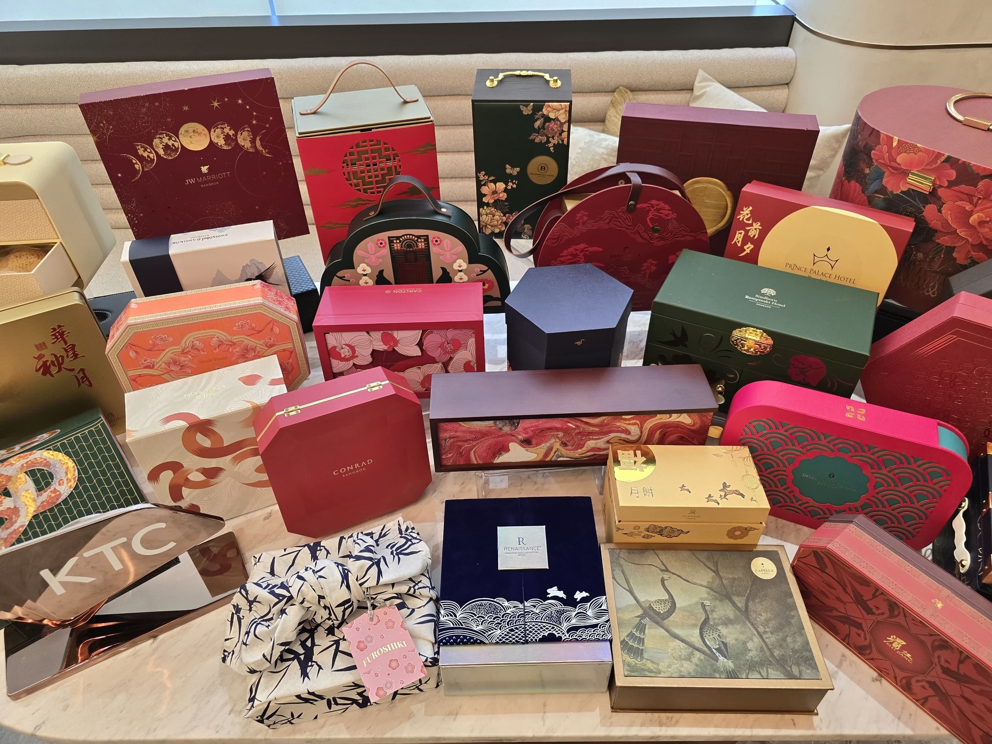 Mooncake Economy: เคทีซีสะท้อนเทรนด์ของขวัญพรีเมียม ผ่านแคมเปญคัดสรรที่สุดแห่งขนมไหว้พระจันทร์