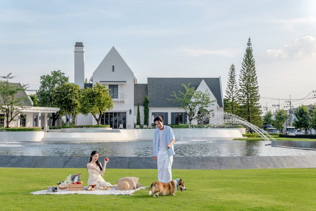 บริษัท แลนด์ แอนด์ เฮ้าส์ จำกัด (มหาชน) เปิดแผนธุรกิจปี 2569 ตั้งเป้าหมายยอดขาย (bookings) 15,000 ล้านบาท และยอดโอนกรรมสิทธิ์ 17,000 ล้านบาท ส่วนรายได้จากอสังหาริมทรัพย์เพื่อเช่า ตั้งเป้าหมายไว้ที่ 9,900 ล้านบาท