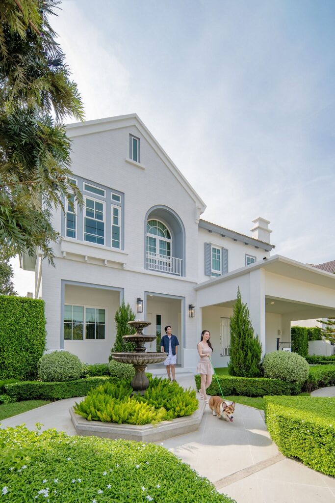 บริษัท แลนด์ แอนด์ เฮ้าส์ จำกัด (มหาชน) เปิดแผนธุรกิจปี 2569 ตั้งเป้าหมายยอดขาย (bookings) 15,000 ล้านบาท และยอดโอนกรรมสิทธิ์ 17,000 ล้านบาท ส่วนรายได้จากอสังหาริมทรัพย์เพื่อเช่า ตั้งเป้าหมายไว้ที่ 9,900 ล้านบาท