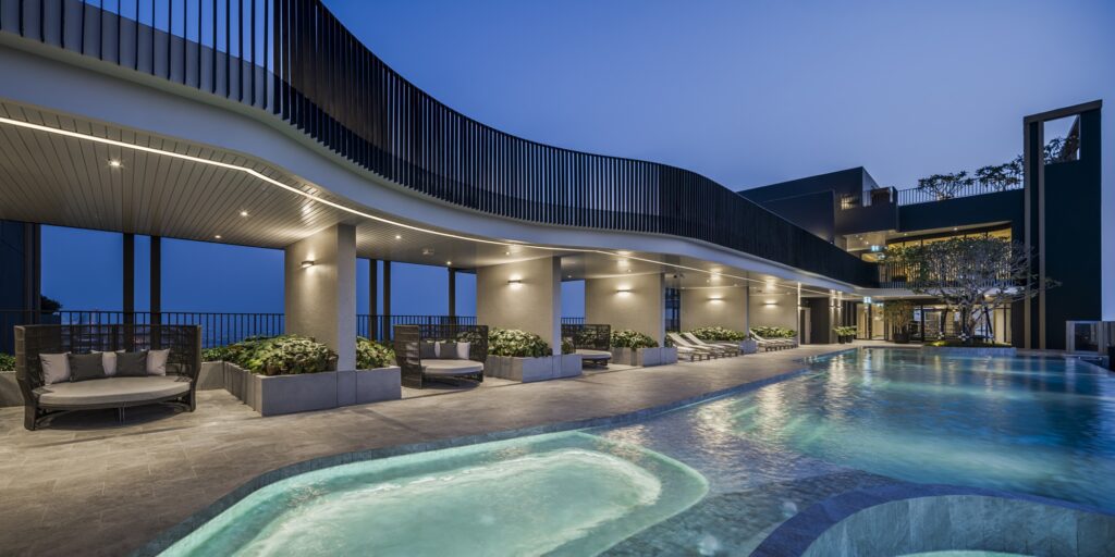 12 Nue Mega+ Bangna Skyview Blue Lagoon