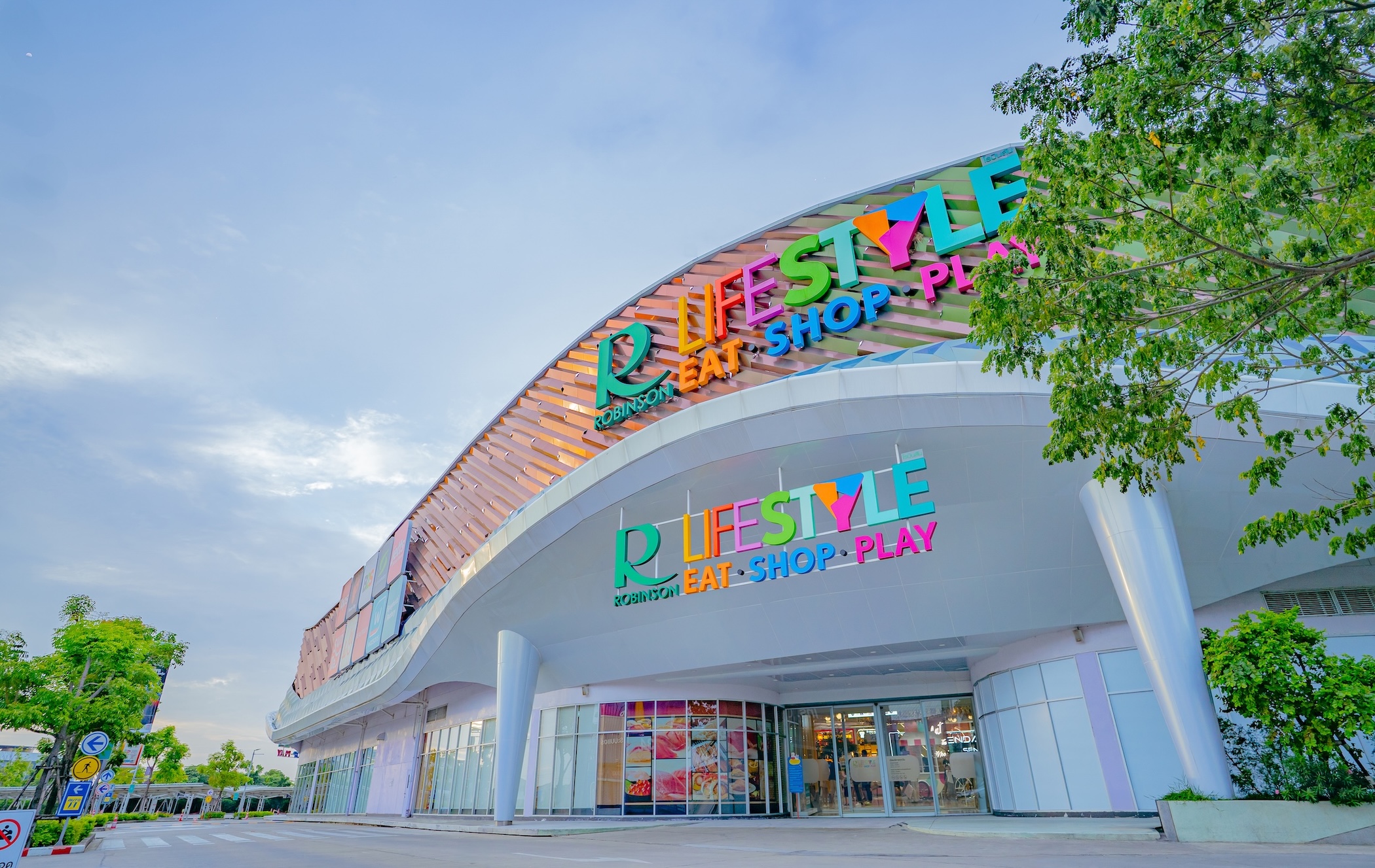 โรบินสันไลฟ์สไตล์ ในเครือเซ็นทรัล รีเทล เผยความสำเร็จปี 68 เดินเครื่องด้วยกลยุทธ์ Lifestyle & Experiential Community เต็มพิกัด ปรับโฉมศูนย์การค้าฯ ดึงร้านค้าใหม่กว่า 200 แบรนด์ พร้อมรุกปี 69