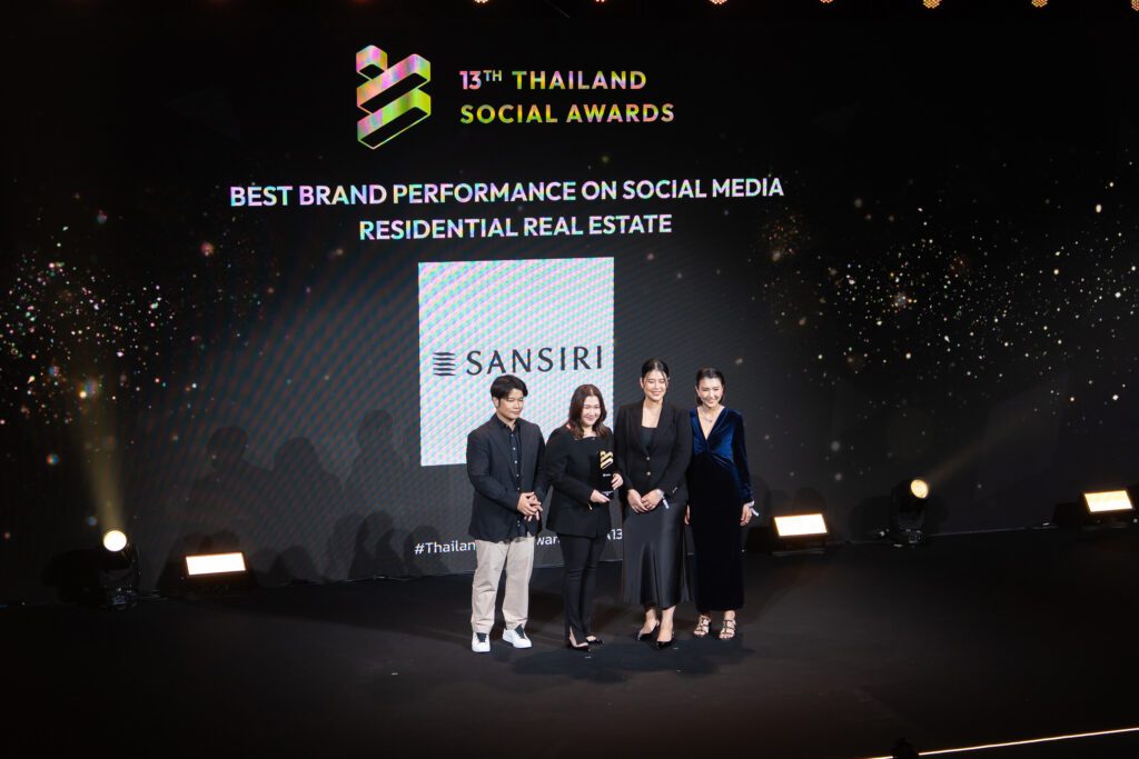 Sansiri Best Brand Performance Thailand Social Awards On Stage.jpg