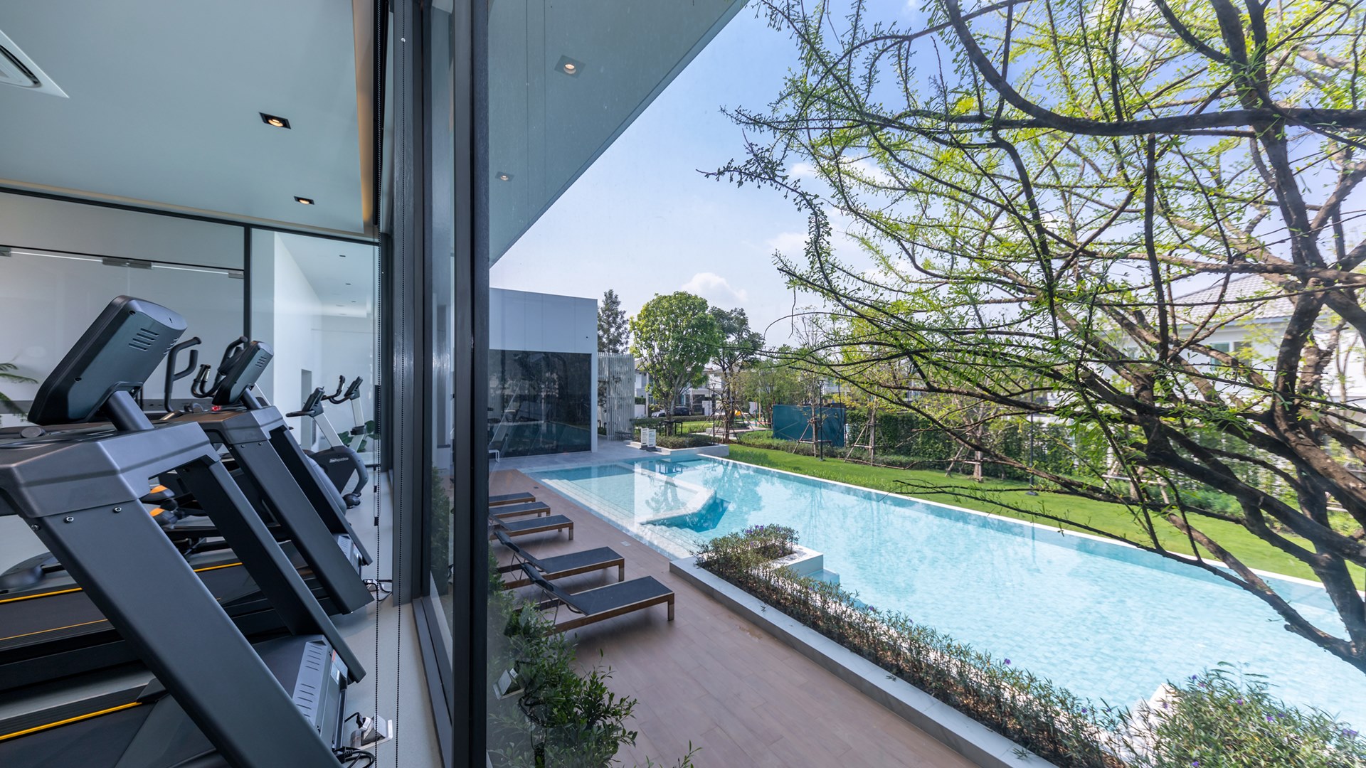 รูปโครงการ มัณฑนา 2 มอเตอร์เวย์ - กรุงเทพกรีฑาตัดใหม่ (MANTANA 2 Motorway - New Krungthep Kretha)