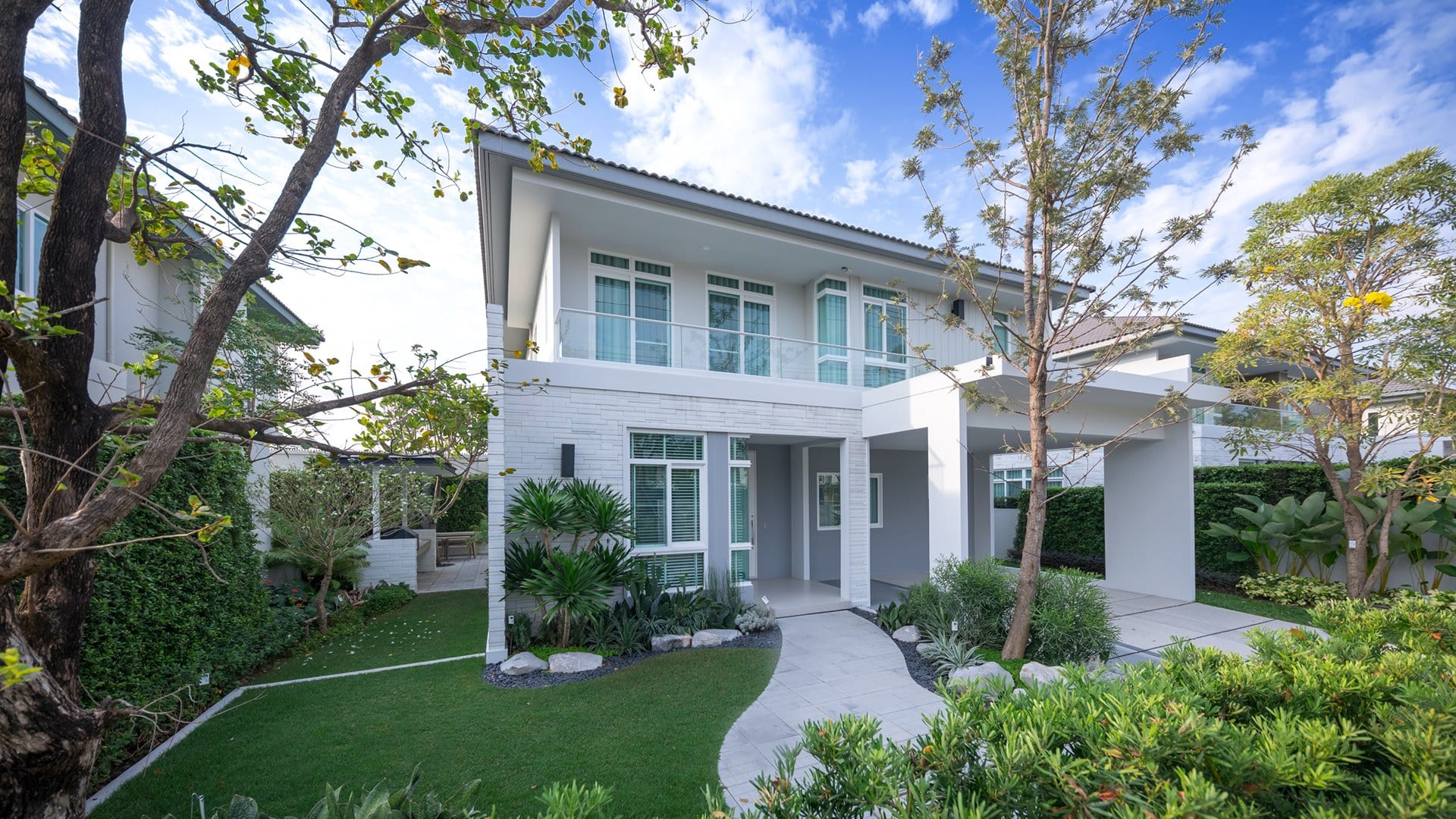 รูปโครงการ มัณฑนา 2 มอเตอร์เวย์ - กรุงเทพกรีฑาตัดใหม่ (MANTANA 2 Motorway - New Krungthep Kretha)